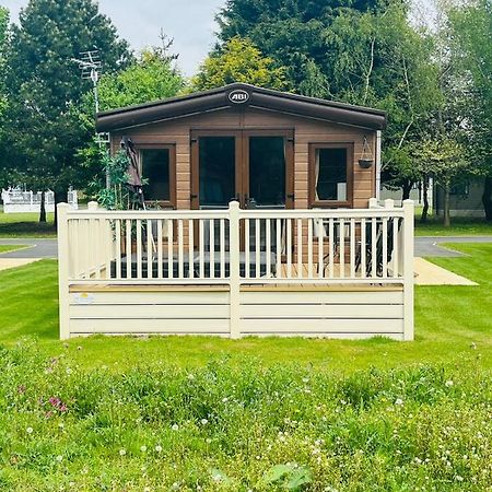 Brooksbank Lodge With Hot Tub Barmby on the Moor Exterior foto